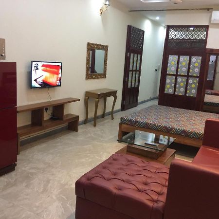One Bed Studio Apartment Near Shaukat Khanum Lahore Exteriör bild