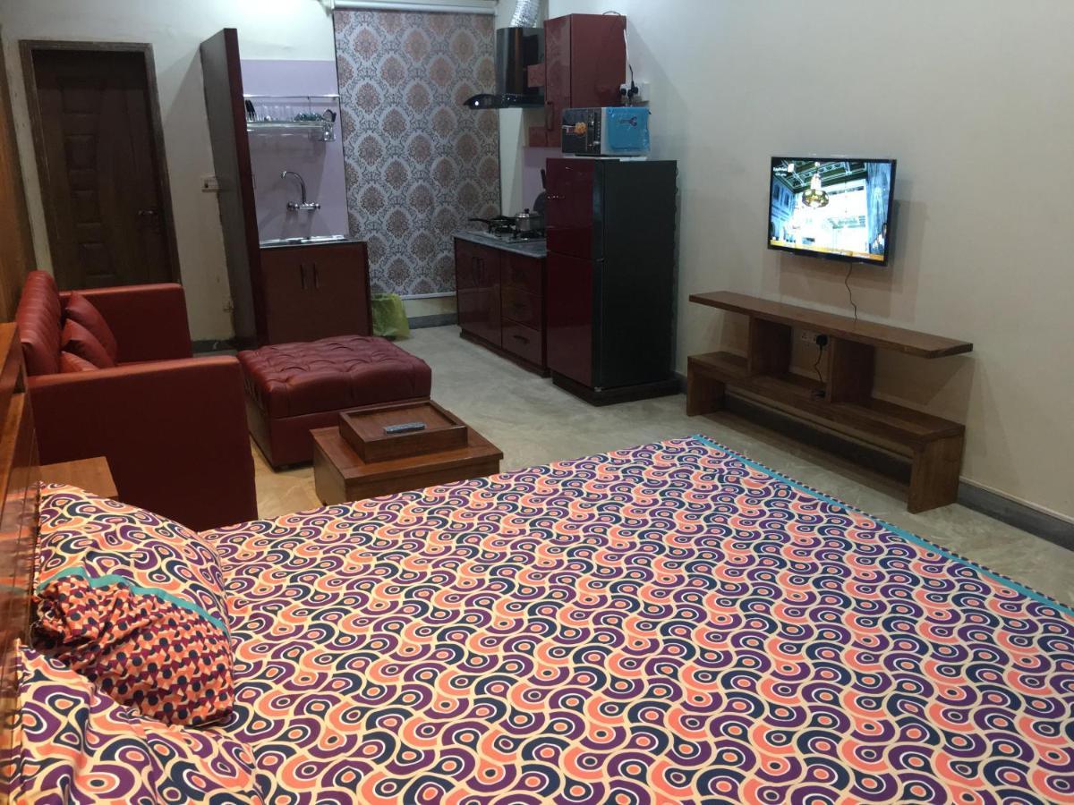 One Bed Studio Apartment Near Shaukat Khanum Lahore Exteriör bild