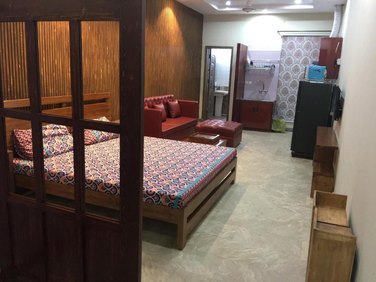 One Bed Studio Apartment Near Shaukat Khanum Lahore Exteriör bild