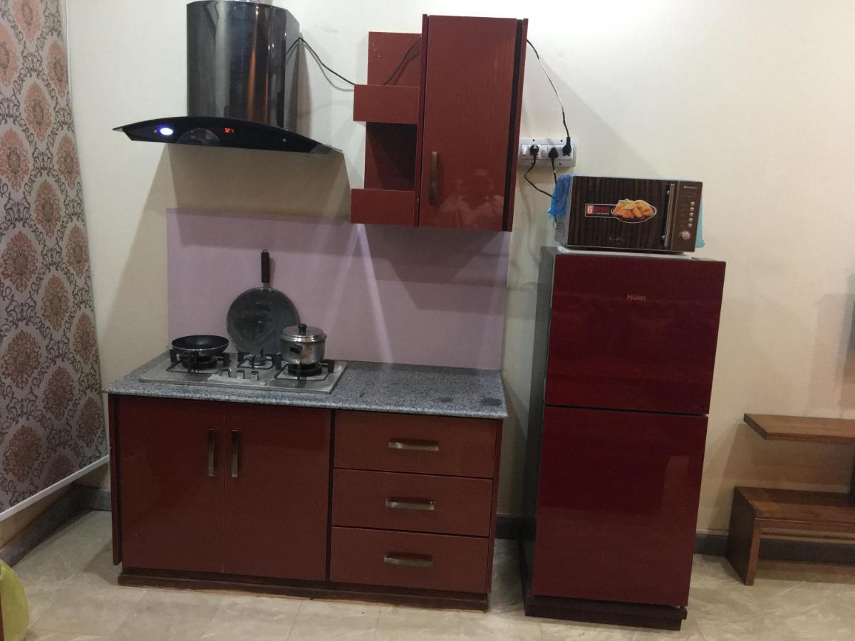 One Bed Studio Apartment Near Shaukat Khanum Lahore Exteriör bild